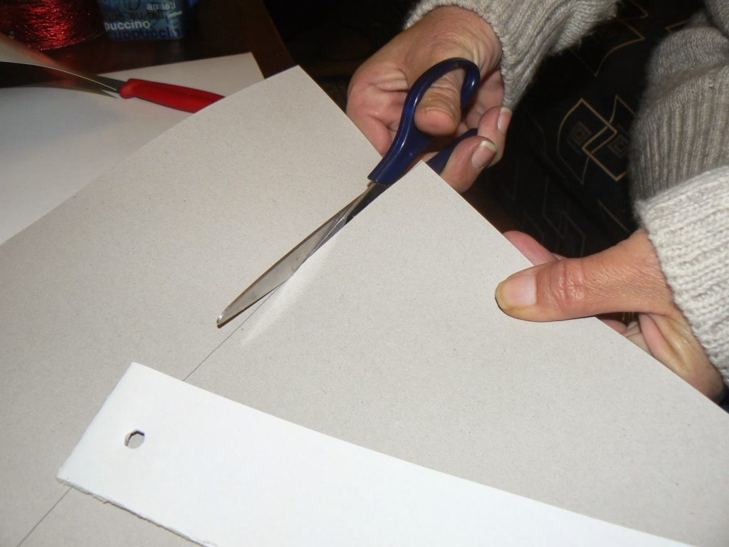 Πως να φτιάξεις ένα κυλινδρικό κώνο από χαρτόνι