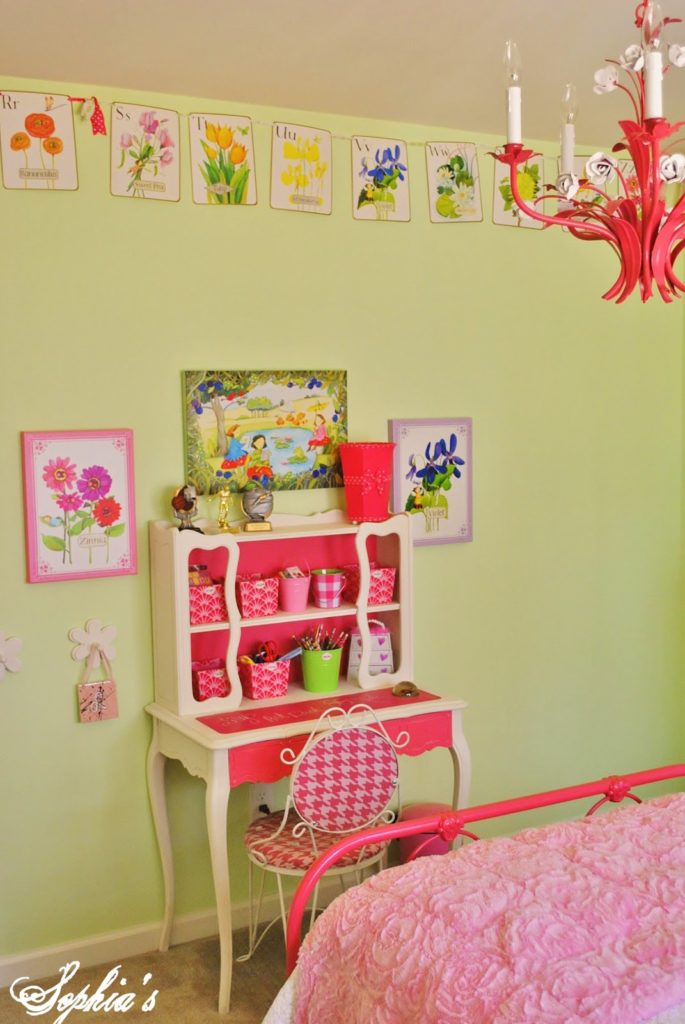 Παιδικό δωμάτιο, φούξια γραφείο
