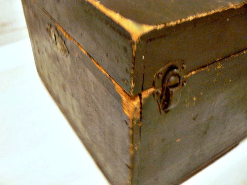 Παλιό ξύλινο κουτί όπως ήταν πριν, φθορές στο ξύλο