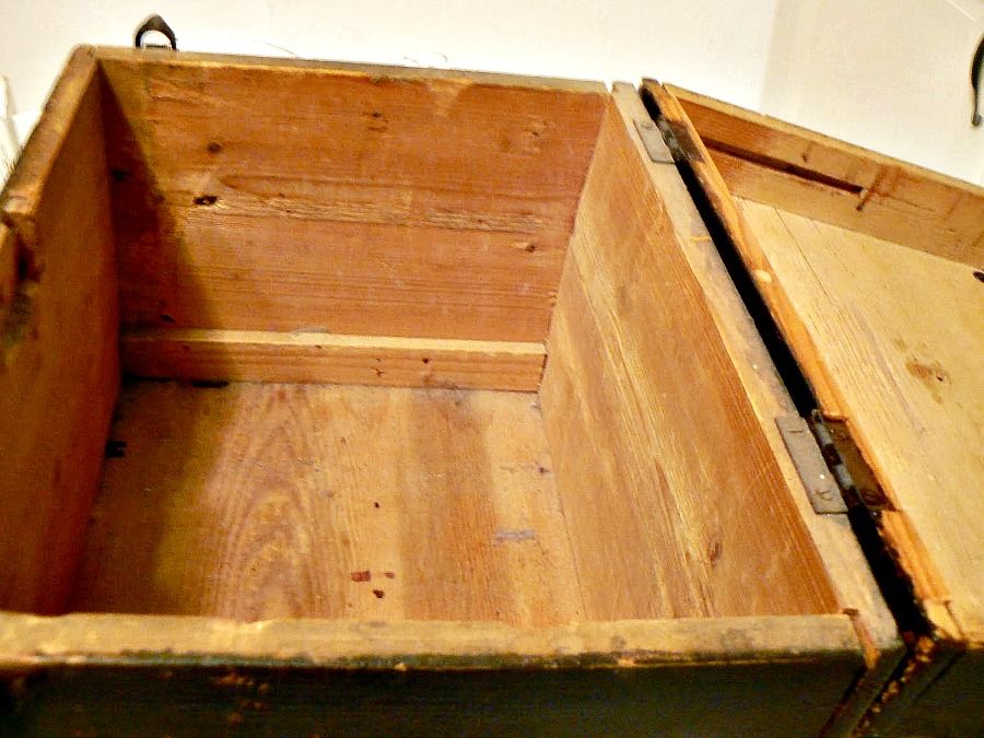 Παλιό ξύλινο κουτί όπως ήταν πριν