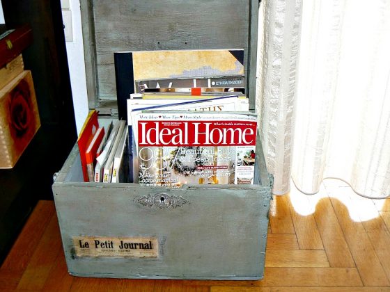 Παλιό ξύλινο κουτί γίνεται θήκη για περιοδικά