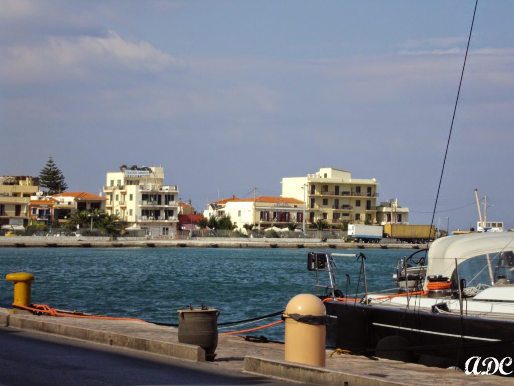Το λιμάνι στην πόλη της Χίου