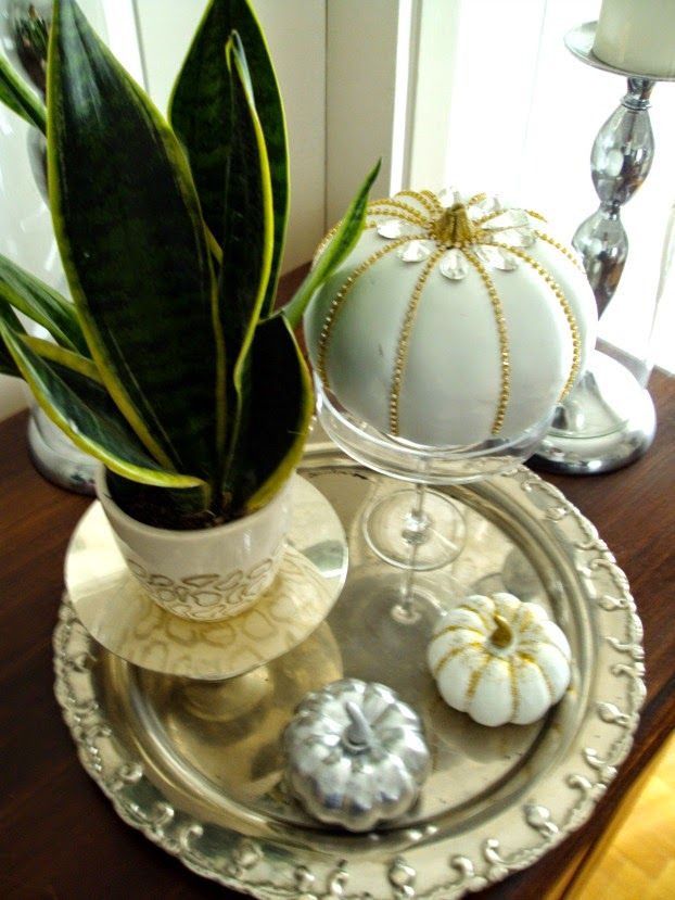 Fall tour dining room, white pumpkins and candles