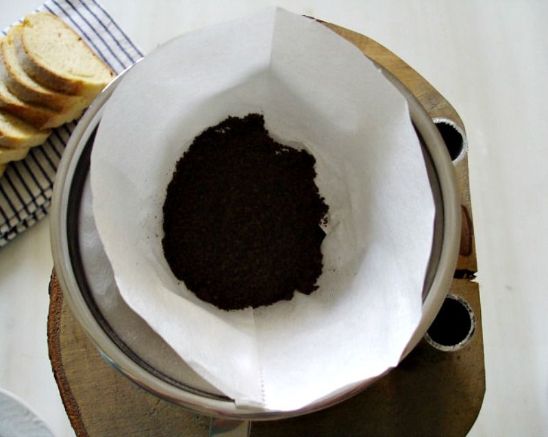 Βήμα - βήμα οδηγίες για να φτιάξεις μια καφετιέρα γαλλικού καφέ από φέτες ξύλου