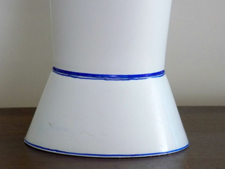 Πως να μεταμορφώσεις ένα πλαστικό βάζο σε μπλε άσπρο chinoiserie style βάζο