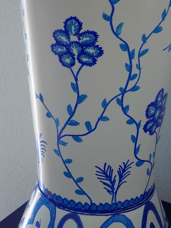 Πως να μεταμορφώσεις ένα πλαστικό βάζο σε μπλε άσπρο chinoiserie style βάζο