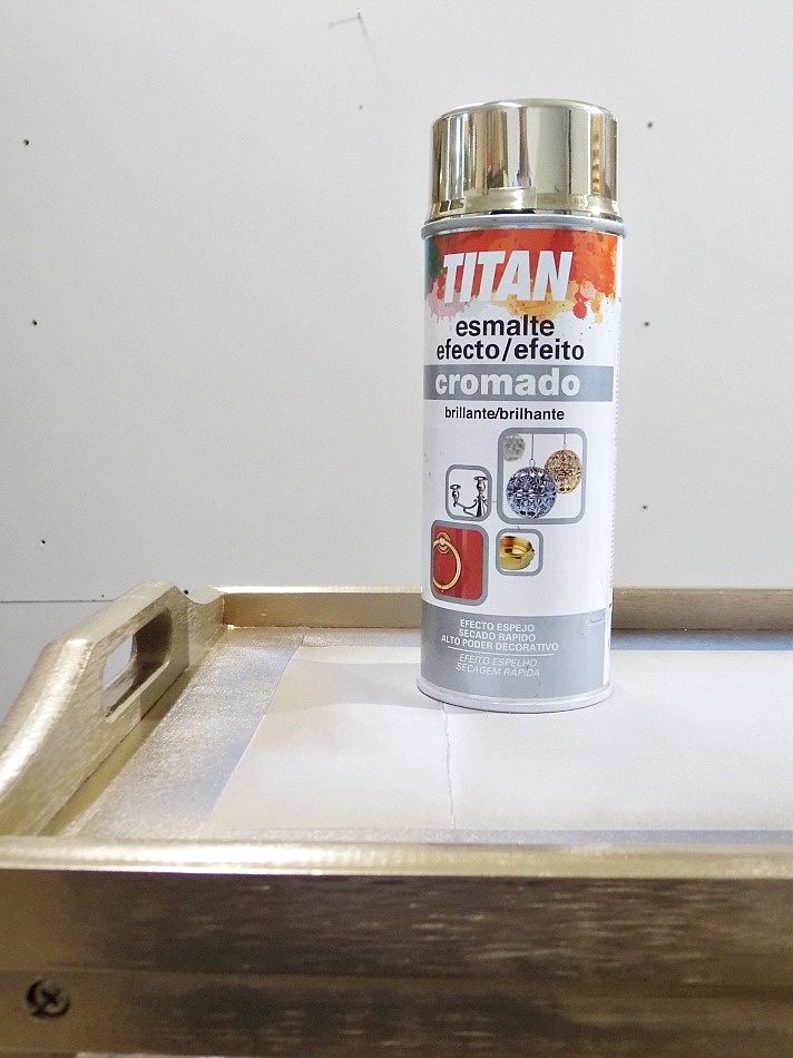 Gold spray paint TITAN