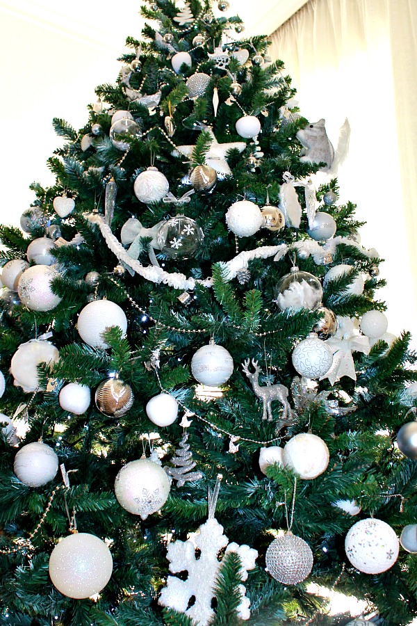 Christmas tree 2015, white and silver