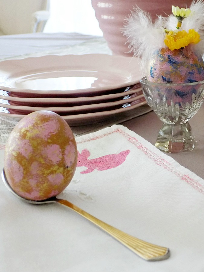 Βάφω αυγά με χρώματα ζαχαροπλαστικής