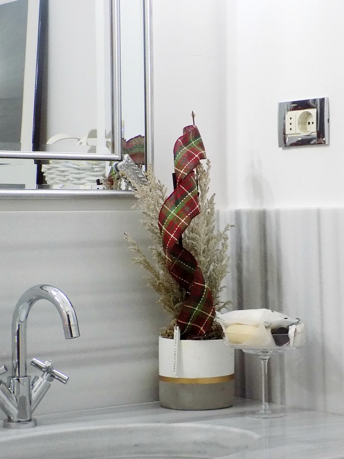 Christmas 2019 in the master bathroom