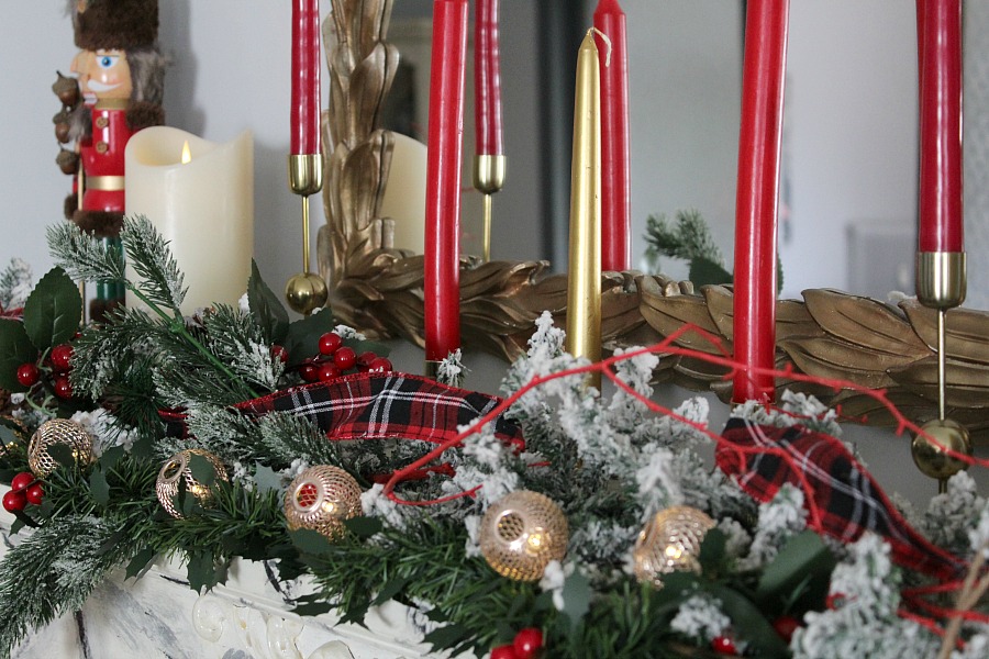 Christmas mantel decorations | Χριστουγεννιάτικη διακόσμηση στο τζάκι