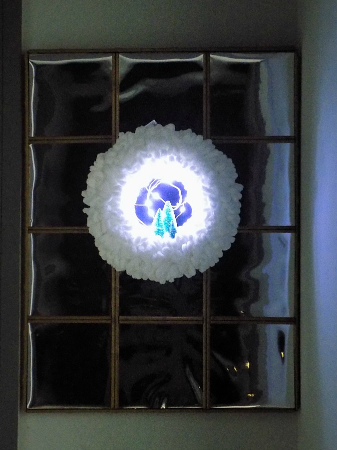 Easy diy yarn loop wreath for Christmas, night scene | Χριστουγεννιάτικο στεφάνι σαν χιονισμένο τοπίο