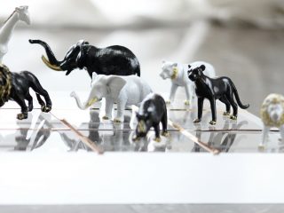 Μοντέρνα τρίλιζα με πλαστικά ζωάκια