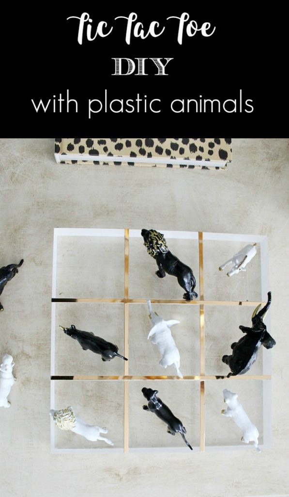 Black and white tic tac toe diy with plastic animals | Μοντέρνα τρίλιζα με πλαστικά ζωάκια