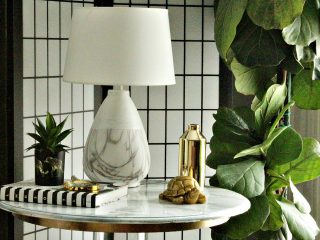 Μαρμάρινο τραπεζάκι με μπρούτζινη βάση