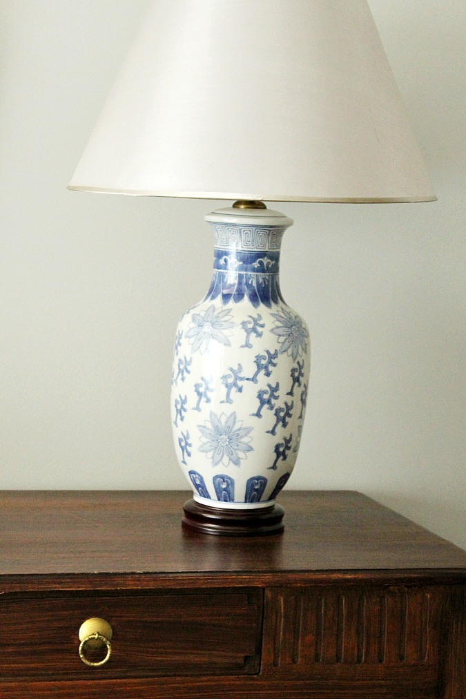 Blue white porcelain table lamp