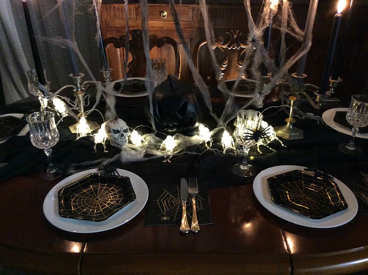How to set a Halloween tablescape