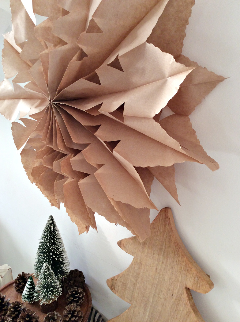 Χριοτουγεννιάτικα στολίδια από χαρτί, χιονονιφάδες από χάρτινες σακούλες, mini χριστουγεννιάτικα δέντρα
