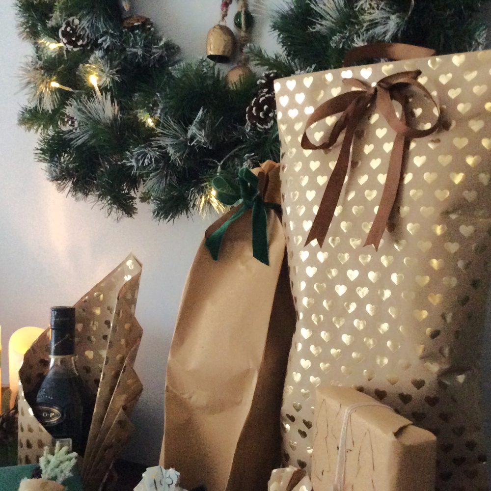 Χριστουγεννιάτικη διακόσμηση και δώρα