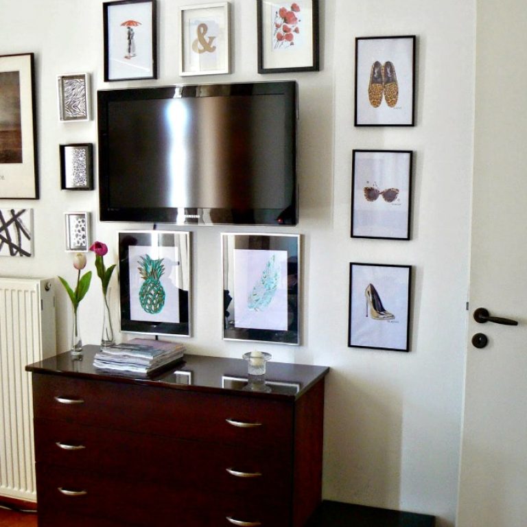 Πως να κρύψεις μία τηλεόραση με μία gallery wall