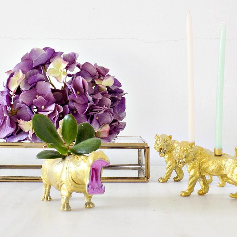 2 κηροπήγια και γλαστράκι από πλαστικά ζωάκια