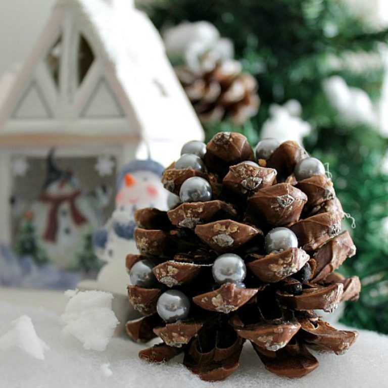 Χριστουγεννιάτικα στολίδια από κουκουνάρια diy