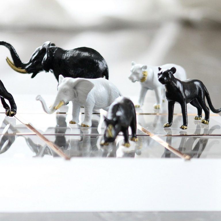 Μοντέρνα τρίλιζα με πλαστικά ζωάκια